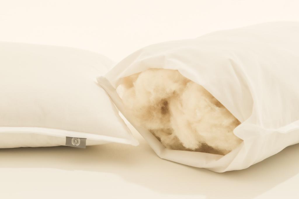 sert ve yüksek yün yastık